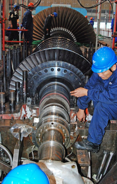 專業(yè)守護(hù)，安全無憂 工人檢修與普通機(jī)械設(shè)備安裝服務(wù)解析